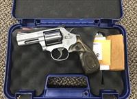 S&W MODEL 686 PLUS DELUXE 7 SHOT .357 MAGNUM 3 INCH BBL MINT Img-1