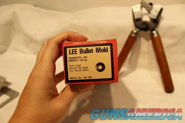 Lee 445 132gr round ball bullet mold Img-2