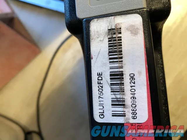 Glock 17 Gen 3 USA 9mm 2 x 17rd Magazines 4.49" Barrel Full FDE UI17502FDE G17 Gen3