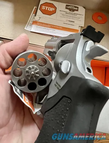 Taurus 608 8-Shot .357 Magnum Stainless 4" Ported Barrel 2-608049 M608