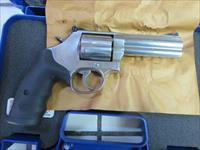 SMITH & WESSON INC 022188642223  Img-1