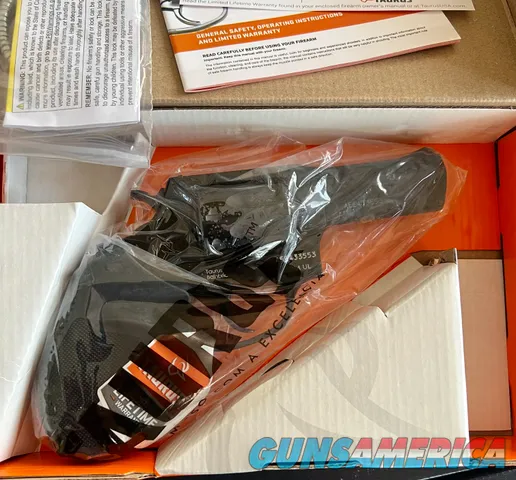 Taurus 942 Ultra-Lite .22WMR 2-942M041UL NIB 8-Shot 3" Black M942