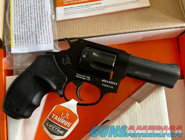 Taurus 942 Ultra-Lite .22WMR 2-942M041UL NIB 8-Shot 3" Black M942