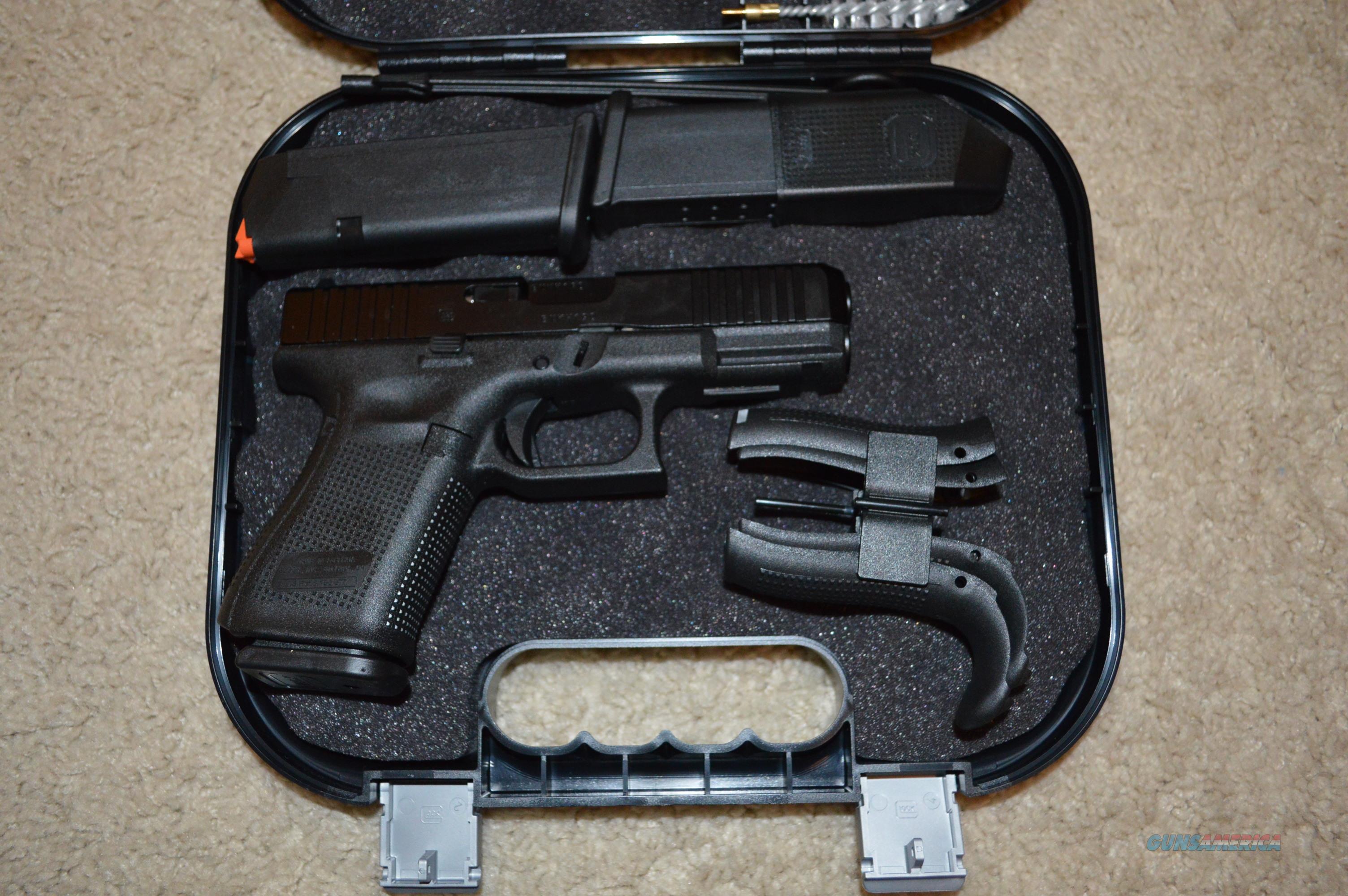 Glock 19 Gen5 + Range Bag For Sale At Gunsamerica.com: 928620354