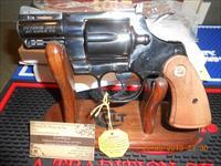 Colt Python 2 1/2" Unfired Walnut grips, Complete