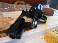 Colt Python 2 1/2" Unfired Walnut grips, Complete