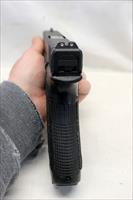 PRE-BAN Glock 22 semi-automatic pistol ~ .40 S&W ~ (2) 15rd Magazines ~ Box & Manual