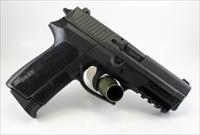 Sig Sauer SP2022 semi-automatic pistol  .22LR  Manual & 2 Factory Magazines Img-2