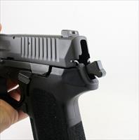 Sig Sauer SP2022 semi-automatic pistol  .22LR  Manual & 2 Factory Magazines Img-14