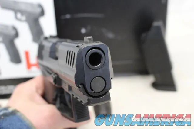 HK P30SK semi-automatic pistol ~ 9mm ~ Case, Manual, Magazines and Extras!