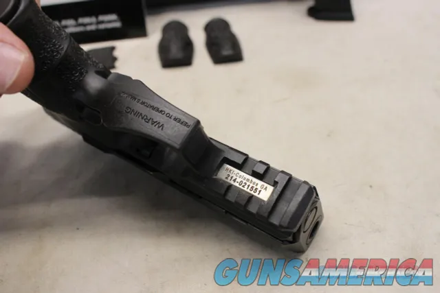 HK P30SK semi-automatic pistol ~ 9mm ~ Case, Manual, Magazines and Extras!