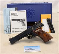 Smith & Wesson MODEL 41 semi-automatic Target Pistol  .22LR  Box, Manual & 2 Magazines Img-1