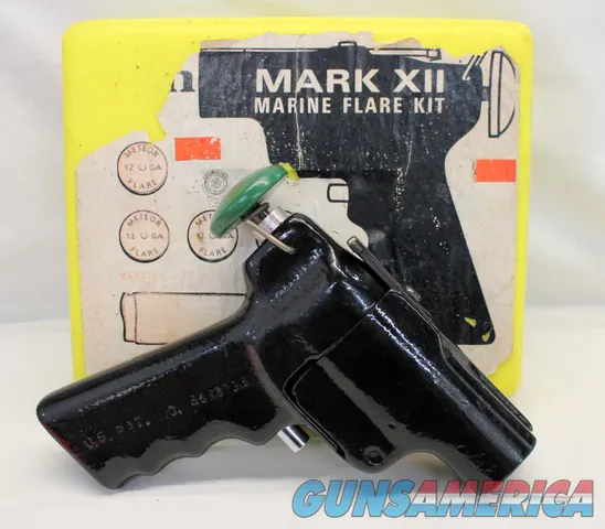 Olin MARK XII Marine Flare Gun Kit MILITARY Collectible ORIGINAL CASE & Flag Img-4