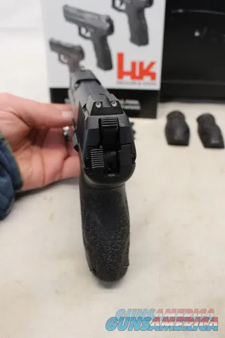 HK P30SK semi-automatic pistol ~ 9mm ~ Case, Manual, Magazines and Extras!