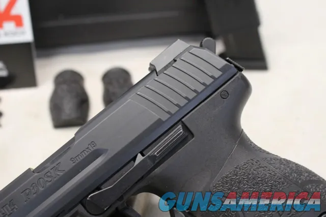 HK P30SK semi-automatic pistol ~ 9mm ~ Case, Manual, Magazines and Extras!