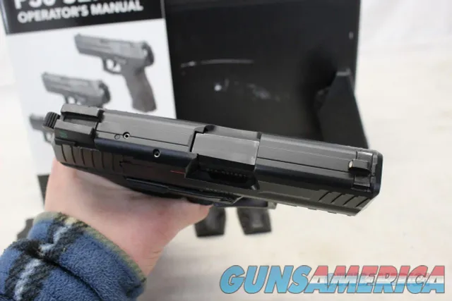 HK P30SK semi-automatic pistol ~ 9mm ~ Case, Manual, Magazines and Extras!