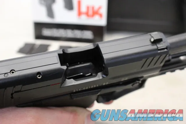 HK P30SK semi-automatic pistol ~ 9mm ~ Case, Manual, Magazines and Extras!