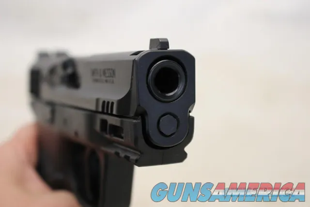 Smith & Wesson M&P 2.0 semi-automatic pistol APEX TRIGGER 9mm Box & Extras