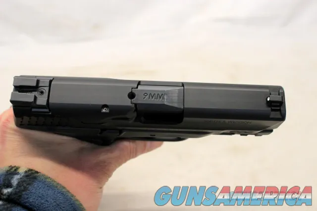 Smith & Wesson M&P 2.0 semi-automatic pistol APEX TRIGGER 9mm Box & Extras