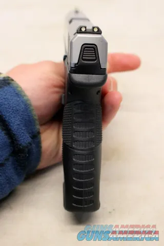 Mossberg MC2c semi-automatic pistol 9mm BOX (2) Magazines USED