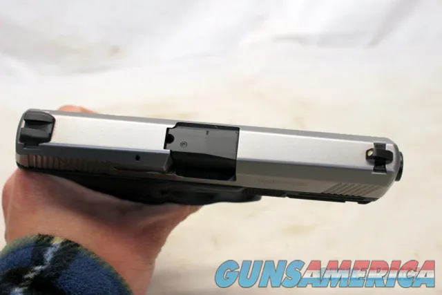 Mossberg MC2c semi-automatic pistol 9mm BOX (2) Magazines USED