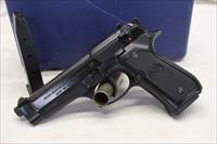 Beretta Model 92FS semi-automatic pistol  9mm  Original Box, 2 Magazines Img-2