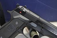Beretta Model 92FS semi-automatic pistol  9mm  Original Box, 2 Magazines Img-8