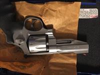 NEW Smith & Wesson Pro Series M627-5 .357 Magnum 8 rounds 4" Barrel