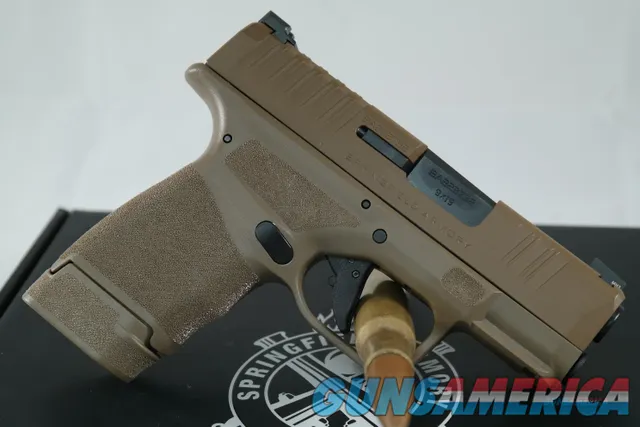 Springfield Armory Hellcat FDE 9mm w 4 magazines