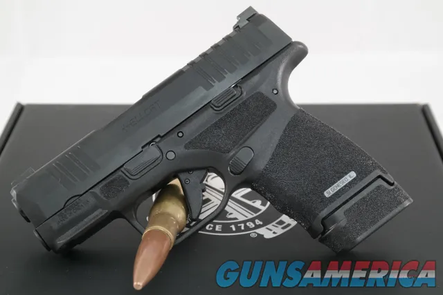 Springfield Armory Hellcat 9mm w 4 magazines