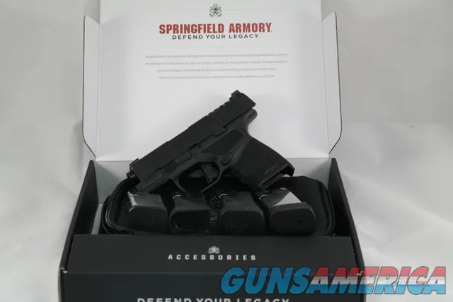 Springfield Armory Hellcat 9mm w 4 magazines