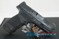 Springfield Armory Hellcat 9mm w 4 magazines