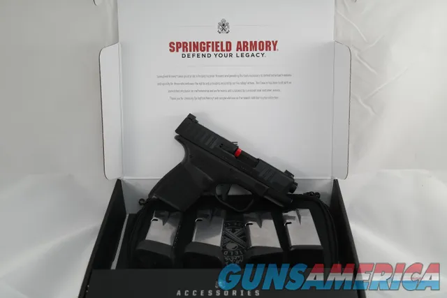 Springfield Armory Hellcat 9mm w 4 magazines Img-3