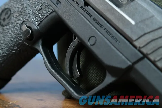 Ruger Max-9 9MM Centerfire Semi-Automatic pistol