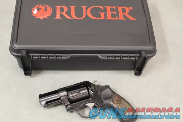 Ruger SP101 357 Magnum, blued, 5 round, Holster, Excellent Condition
