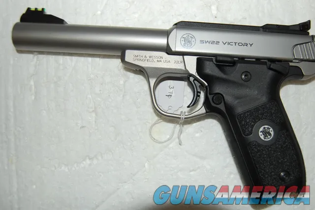Smith and Wesson SW 22 Victory