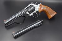 DAN WESSON MODEL 15-V2 REVOLVER IN .357 MAGNUM WITH TW0 BARRELS AND CARRY CASE Img-1