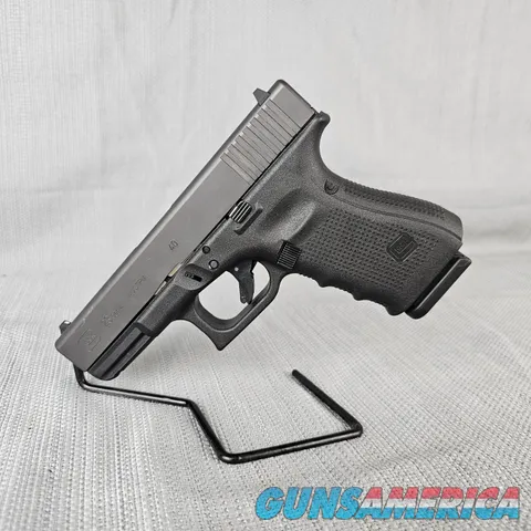 Glock 23 Gen 4 .40 S&W Pistol Black w/ 3 Mags