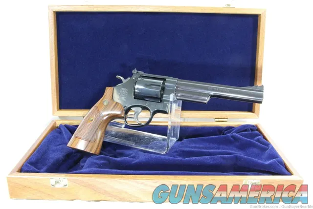 Smith & Wesson Model 29 Revolver 44 Magnum 6-Round Blue, Wood