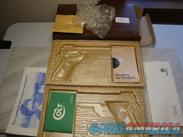 COLT 9MM COMBAT COMMANDER FACTORY ORIGINAL BOX WITH PAPERWORK Img-3