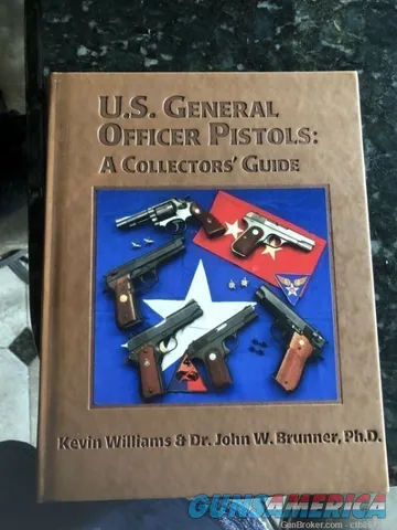 U.S. General Officer Pistols A Collectors Guide LEATHER BINDING WITH CASE Img-5