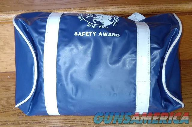 COLT FIREARMS 50 yr DUFFEL BAG, Safety Award Img-4
