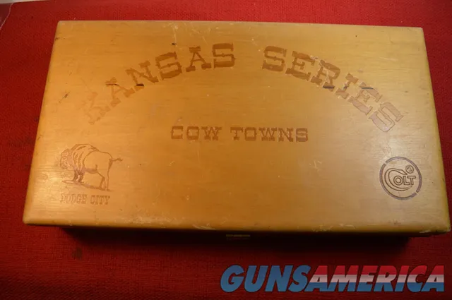 COLT KANSAS SERIES COW TOWNS DODGE CITY PRESENTATION CASE 1966 Img-1