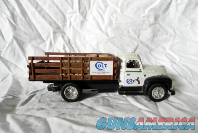 COLT FIREARMS Diamond-T Stake Truck 1/34 Scale Img-2