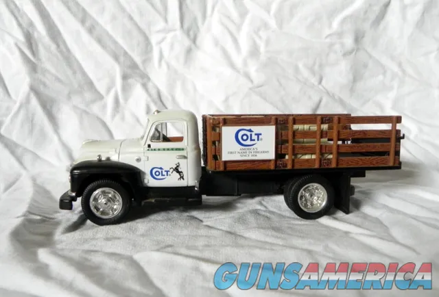 COLT FIREARMS Diamond-T Stake Truck 1/34 Scale Img-3