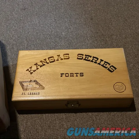 Colt Kansas Series Forts Ft Larned Pistol Revolver Wood Box Case Display Img-1
