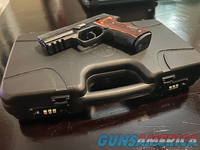 Sig P320 AXG CLASSIC w/ Romeo ZeroPro 1x30mm AND IWB holster