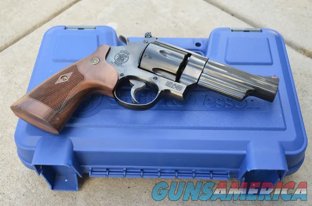 S&W Smith Wesson Model 29 Classic 44Mag Blued Walnut 4 N frame 150254 Img-3