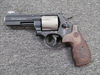 Smith & Wesson 329PD Air Lite .44 Magnum