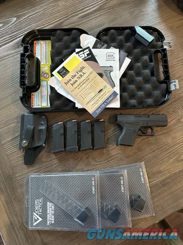 Glock 43 + Extras (Orig Box/Papers, custom Kydex holster, x4 Mags, Mag extenders)